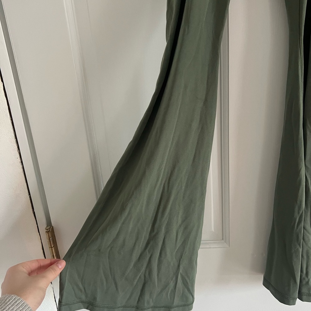 Aerie crossover Flare Leggings - Picture 3 of 6